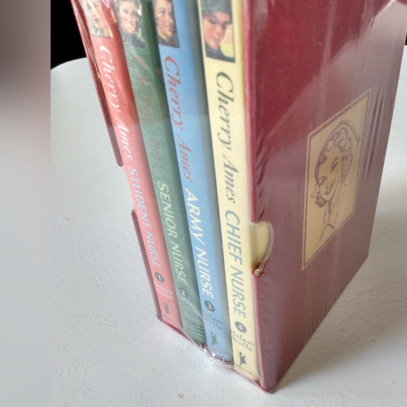 Nurse Cherry Ames New Boxed Set 1-4 Hardback Books by Helen Wells - Picture 3 of 7